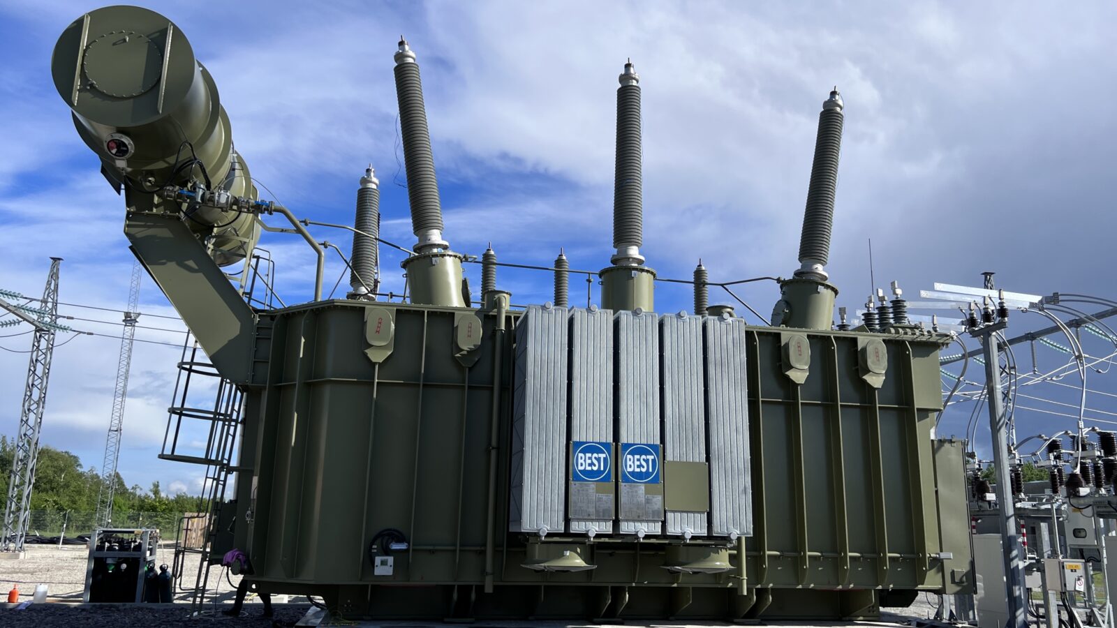Sindi 200 MVA 330/110/22/22 kV jõutrafo