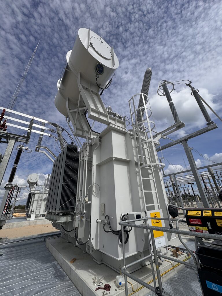 Sopi Hübriidpark 4×100 MVA 330 kV jõutrafo